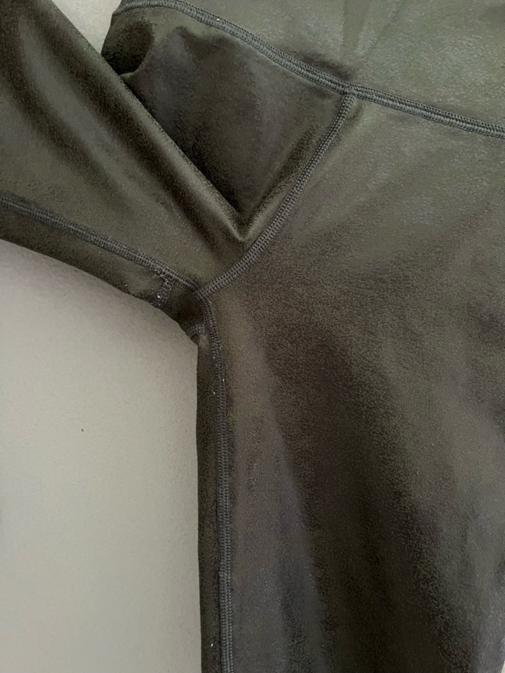 OFFLINE By Aerie The Hugger Crossover High Waisted Crackle Legging Small Short - Picture 4 of 8